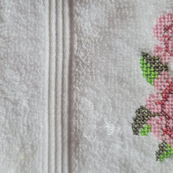 Soft 100% Cotton Hand Towel & Washcloth With Embroidered Roses - Picture 6 of 8